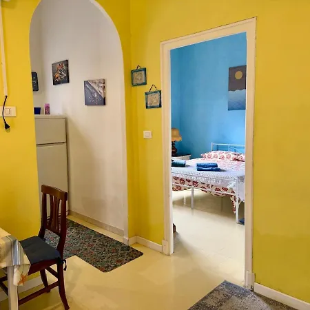 Host4u - Paint House Comoda A Piedi Dal Centro E Stazione * 임페리아