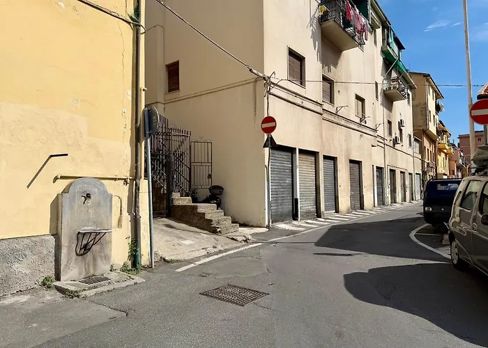דירה Host4u - Comodo A Piedi Dal Centro E Stazione Di - Paint House